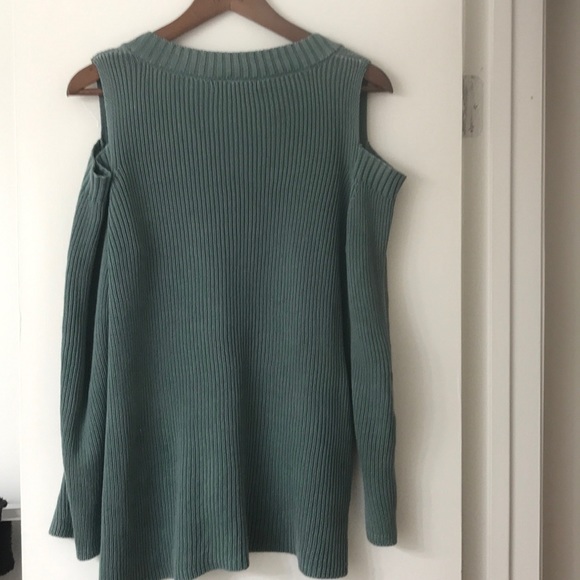 Rock republic pastel green shoulder cut/ v-neck - Picture 4 of 4